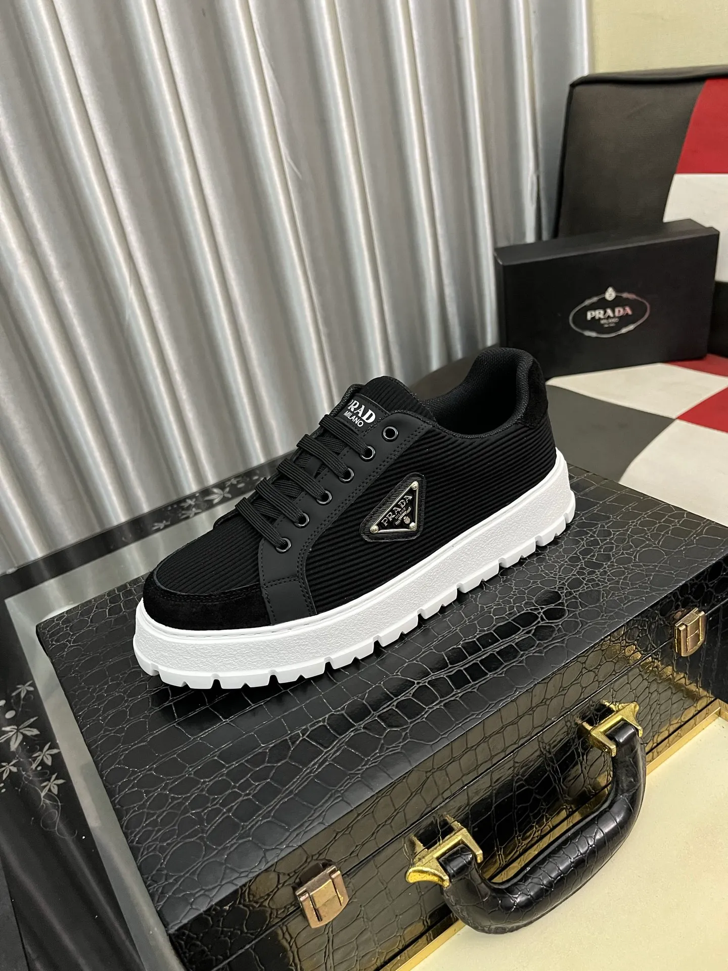 Men's Men's Shoes💰440⌚️⌚️《PRADA*》The latest and most popular casual shoes, top brand [seduce] luxury~purchasing agent, top~quality. [Strong] The upper is made of imported breathable special materials ➕ breathable feet (•) with fine workmanship. Original stylish and stylish soft rubber wear-resistant outsole, light and comfortable on the foot, size: 38-445️⃣colors available